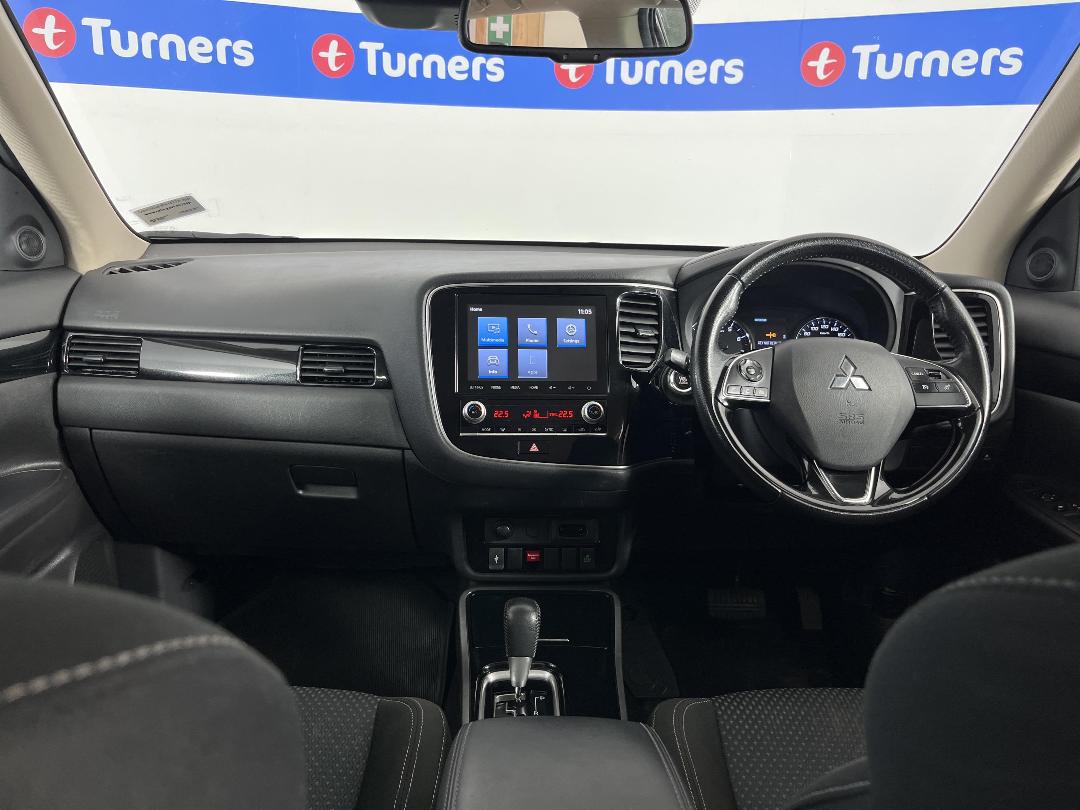 Photo '17' of Mitsubishi Outlander