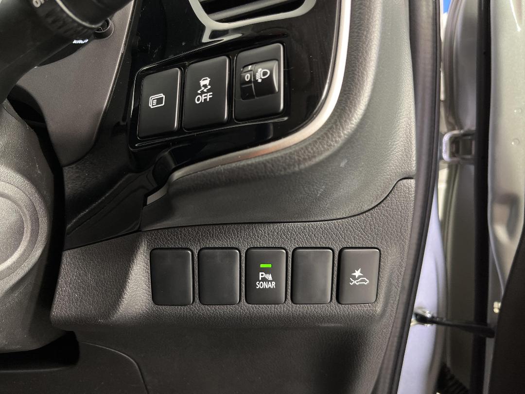 Photo '29' of Mitsubishi Outlander