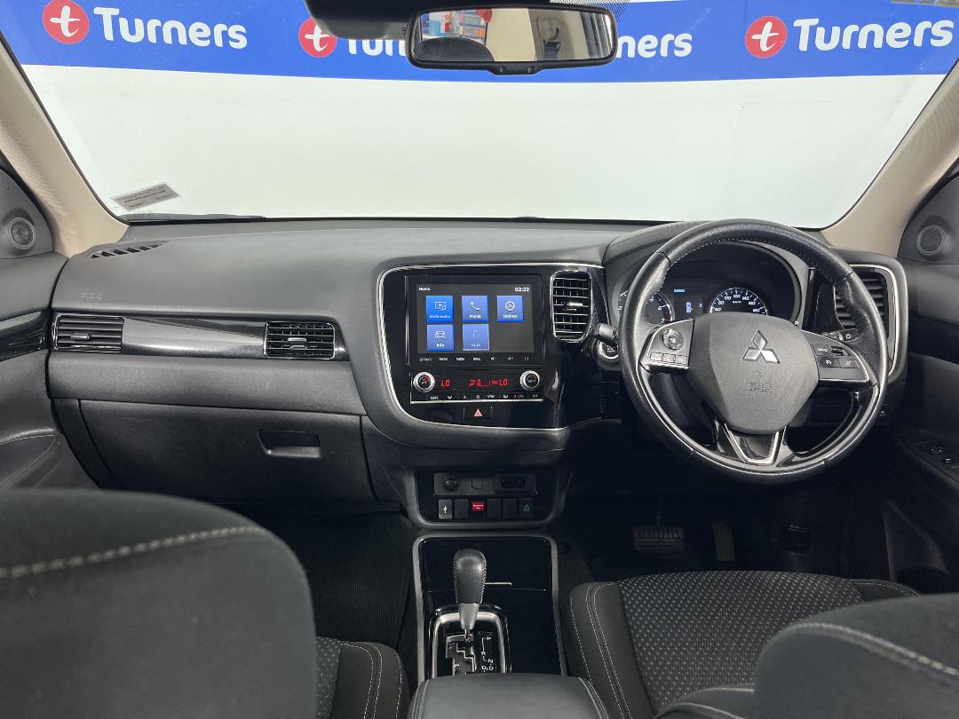 Photo '17' of Mitsubishi Outlander