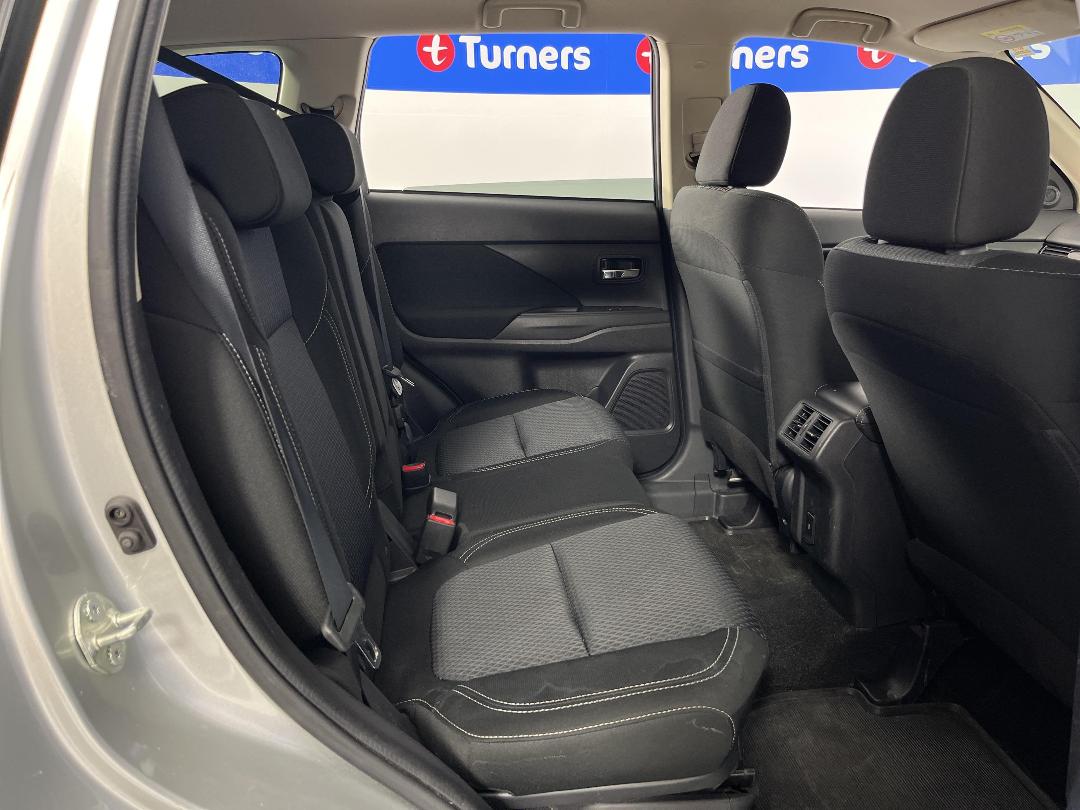 Photo '20' of Mitsubishi Outlander