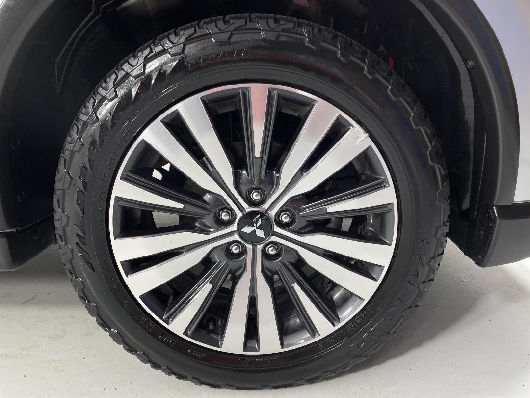 Photo '9' of Mitsubishi Outlander Photo '9' of Mitsubishi Outlander