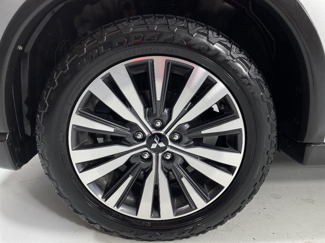 Photo '10' of Mitsubishi Outlander Photo '10' of Mitsubishi Outlander