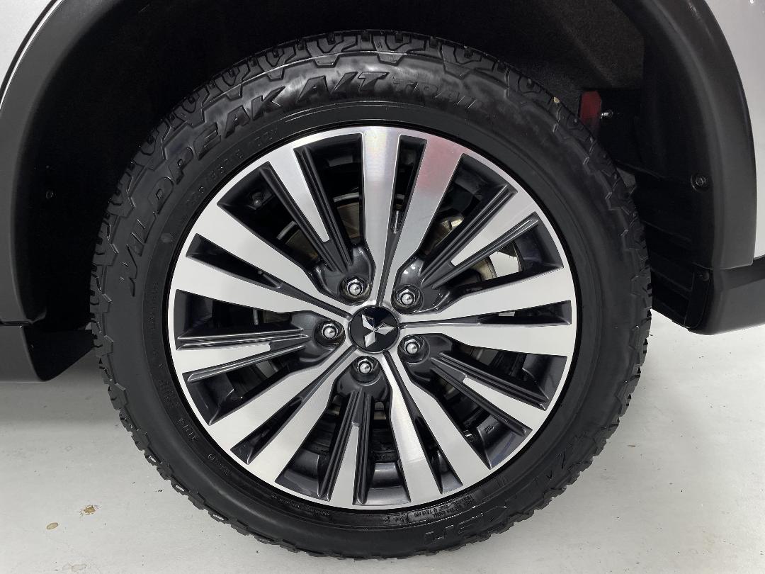 Photo '11' of Mitsubishi Outlander Photo '11' of Mitsubishi Outlander