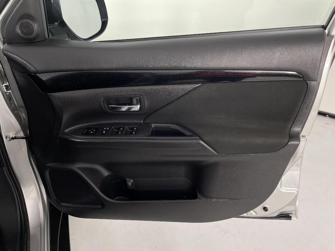 Photo '15' of Mitsubishi Outlander Photo '15' of Mitsubishi Outlander