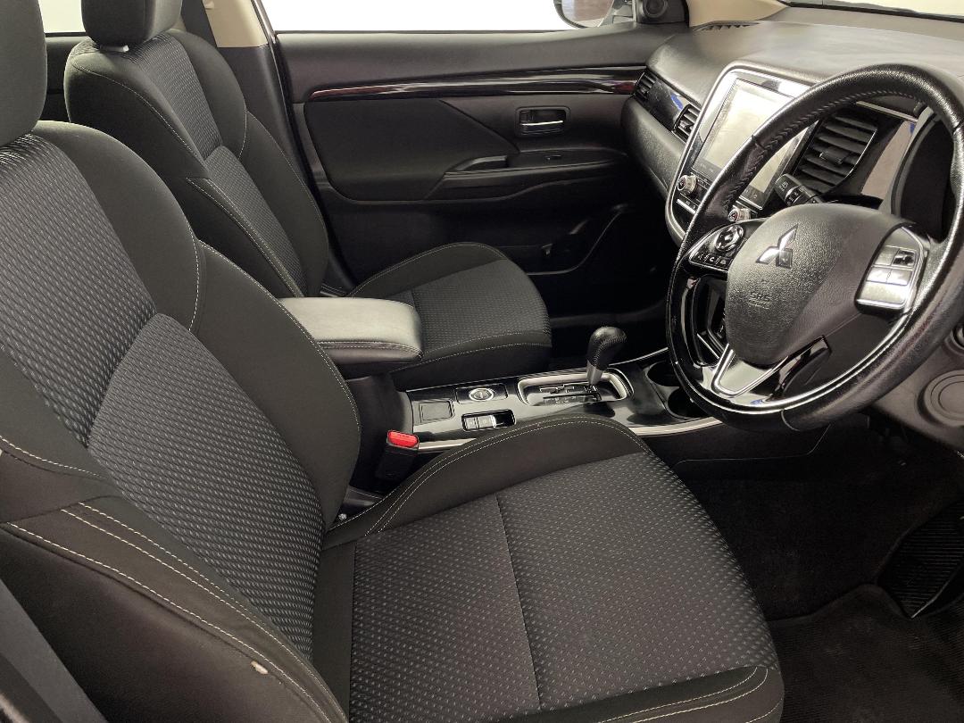 Photo '16' of Mitsubishi Outlander Photo '16' of Mitsubishi Outlander