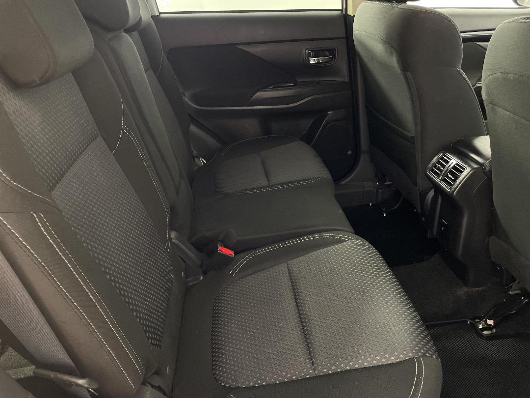 Photo '20' of Mitsubishi Outlander Photo '20' of Mitsubishi Outlander