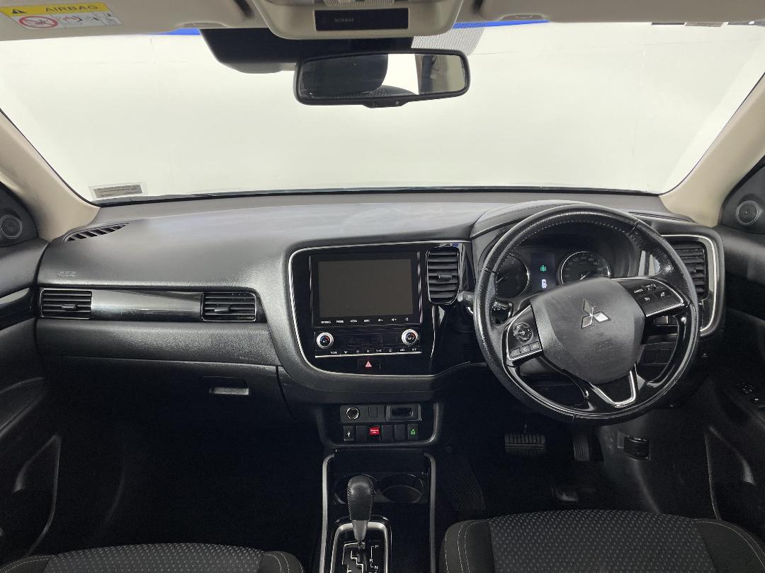 Photo '17' of Mitsubishi Outlander Photo '17' of Mitsubishi Outlander