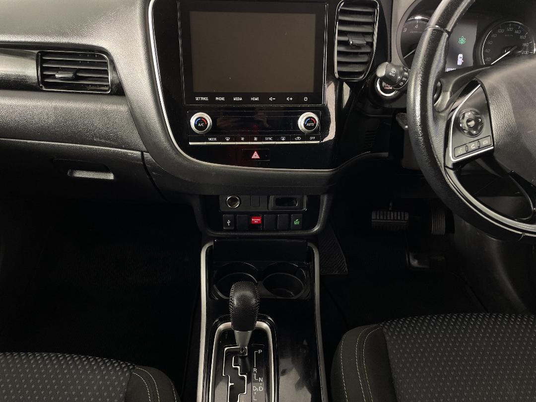 Photo '18' of Mitsubishi Outlander Photo '18' of Mitsubishi Outlander