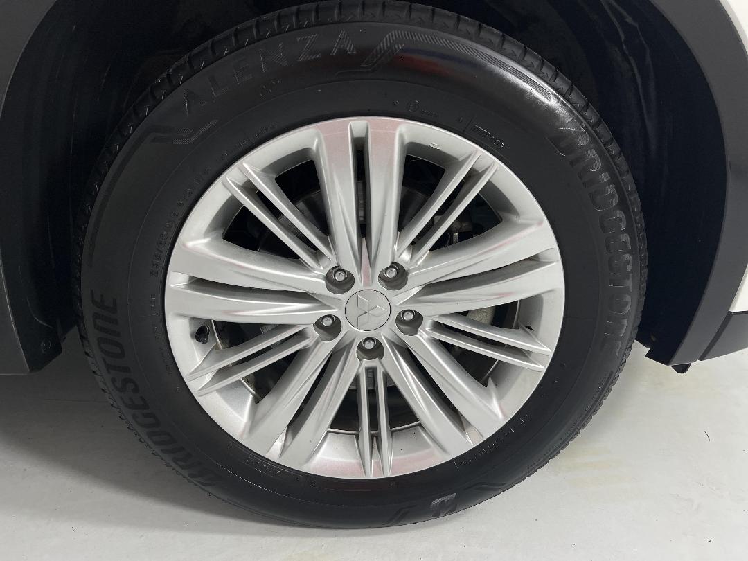 Photo '9' of Mitsubishi Outlander Photo '9' of Mitsubishi Outlander