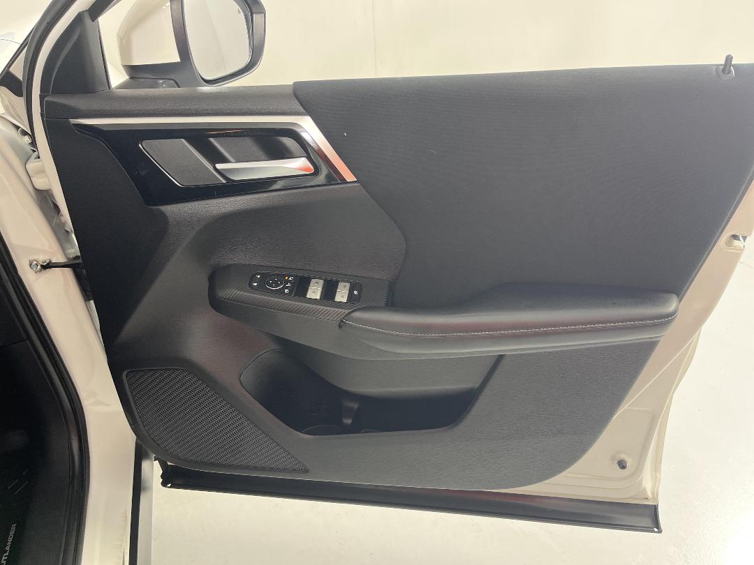 Photo '15' of Mitsubishi Outlander Photo '15' of Mitsubishi Outlander