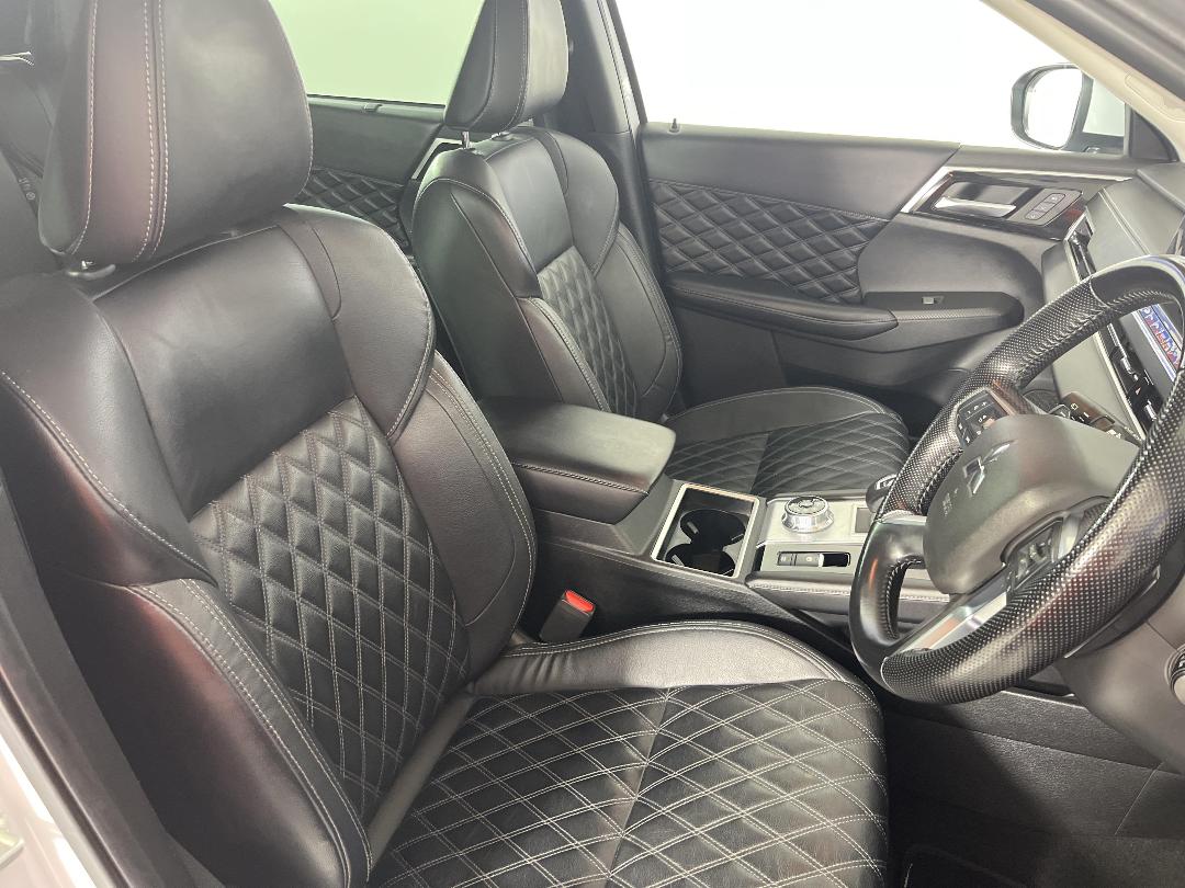 Photo '16' of Mitsubishi Outlander Photo '16' of Mitsubishi Outlander