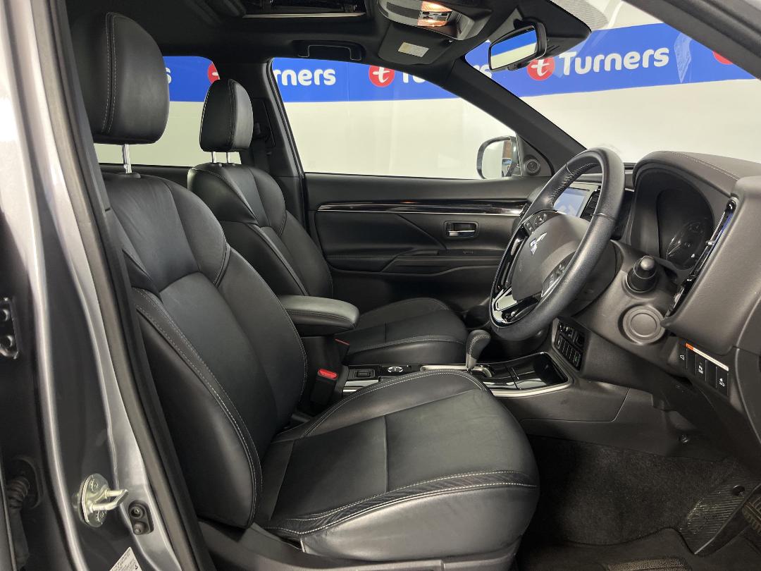 Photo '16' of Mitsubishi Outlander Photo '16' of Mitsubishi Outlander