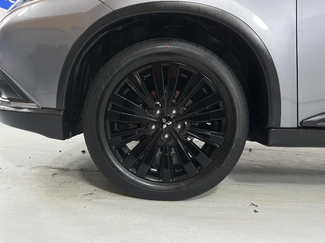 Photo '10' of Mitsubishi Outlander