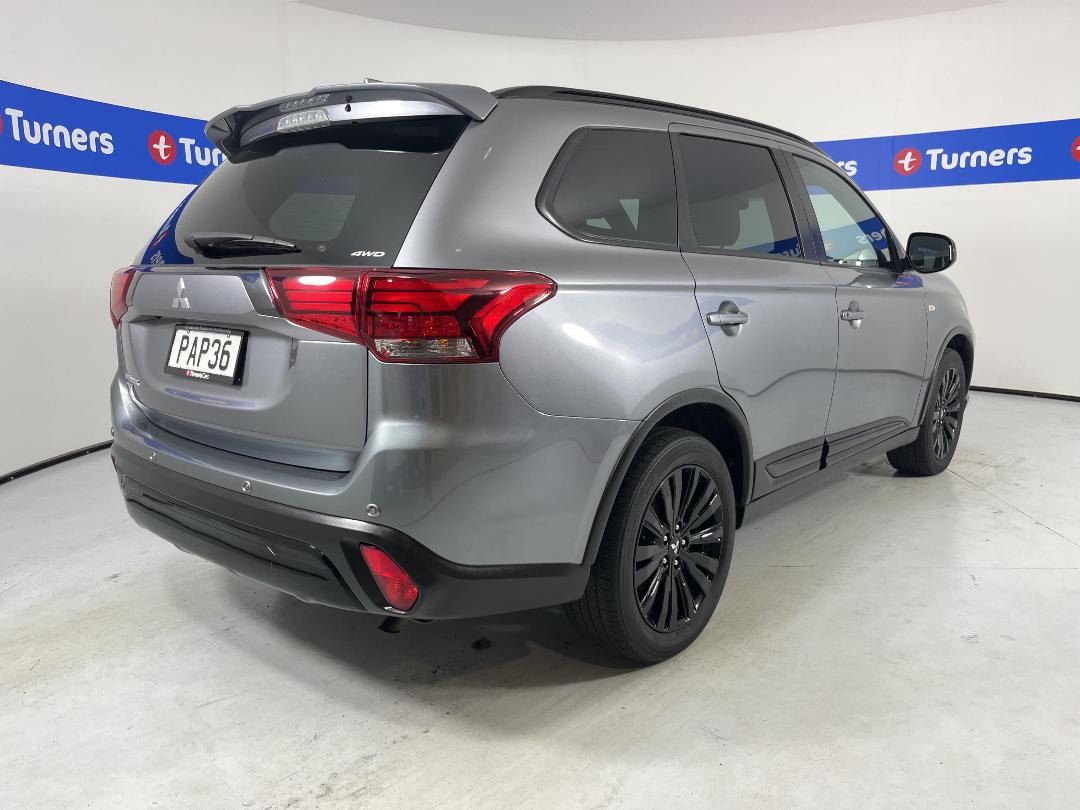 Photo '7' of Mitsubishi Outlander