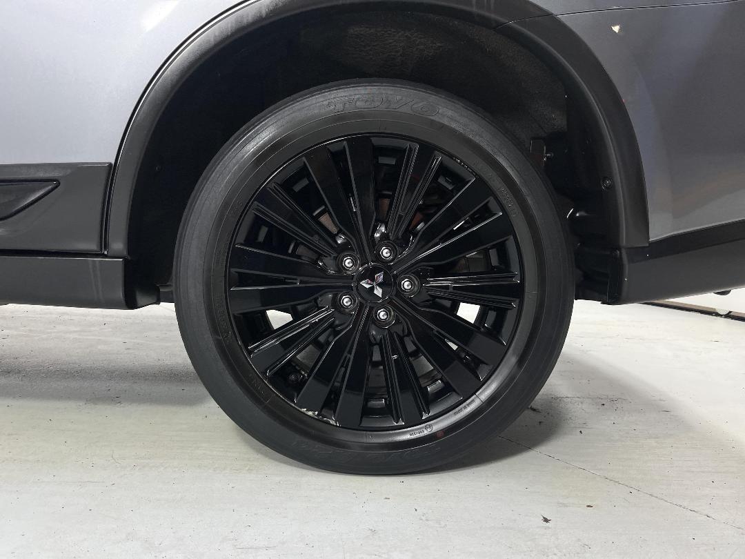 Photo '11' of Mitsubishi Outlander