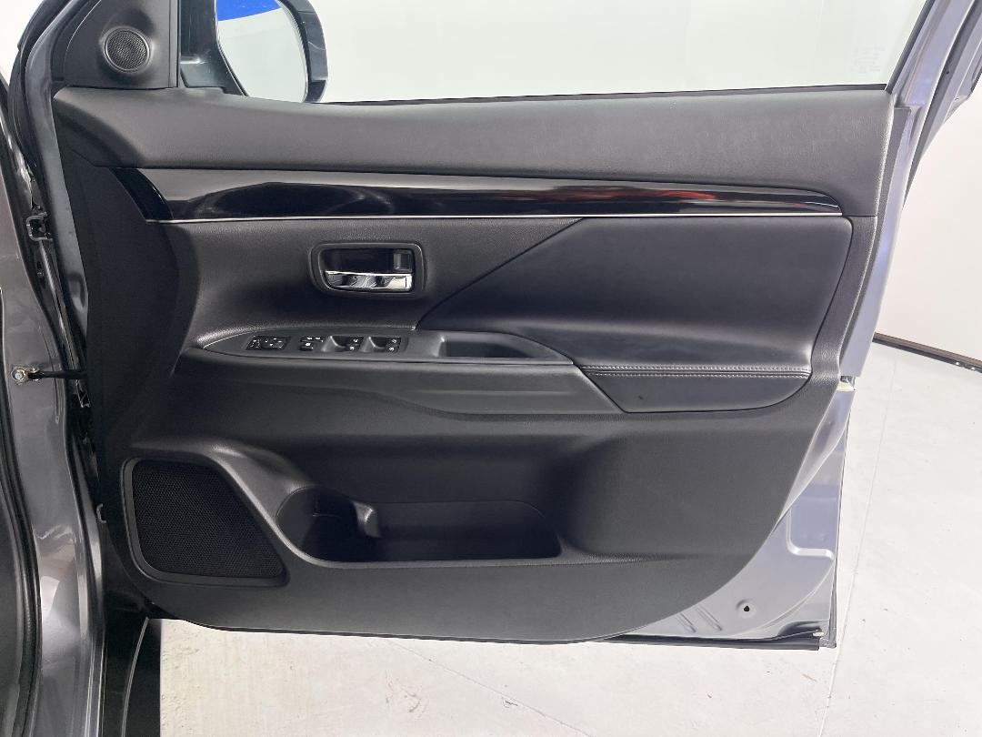 Photo '15' of Mitsubishi Outlander