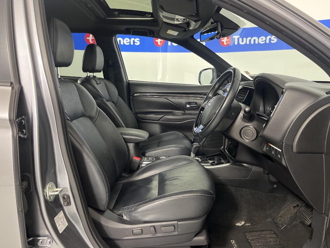 Photo '16' of Mitsubishi Outlander