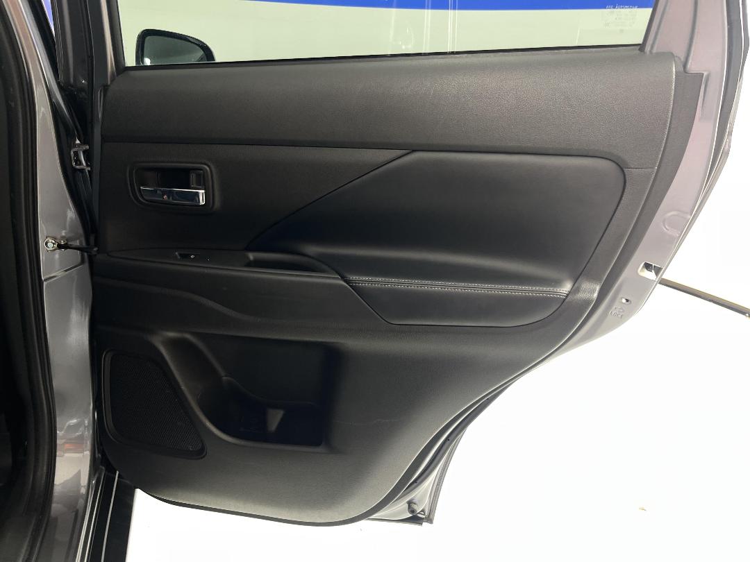 Photo '19' of Mitsubishi Outlander