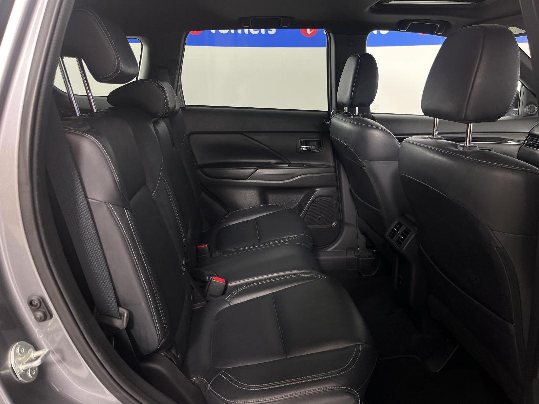 Photo '20' of Mitsubishi Outlander