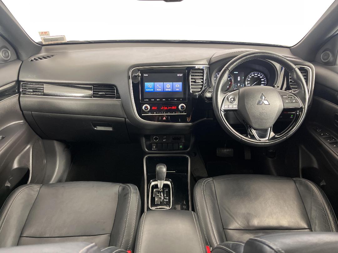 Photo '17' of Mitsubishi Outlander