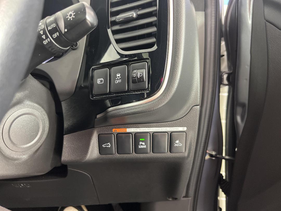 Photo '28' of Mitsubishi Outlander