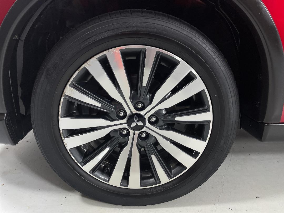 Photo '10' of Mitsubishi Outlander