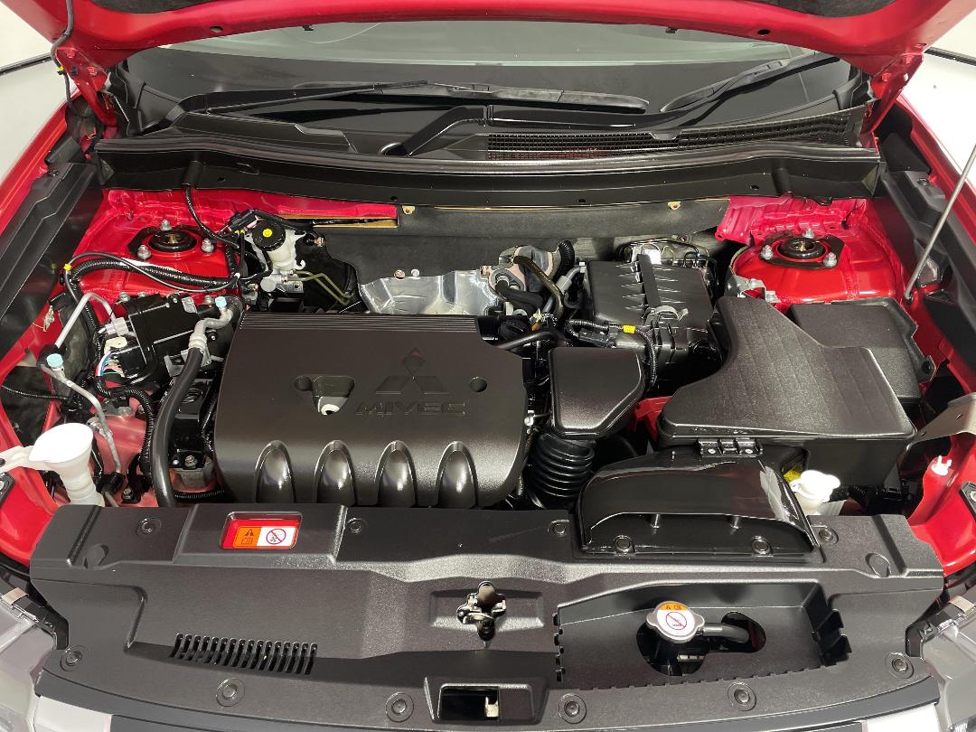 Photo '13' of Mitsubishi Outlander