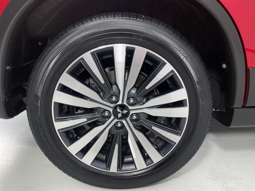 Photo '12' of Mitsubishi Outlander