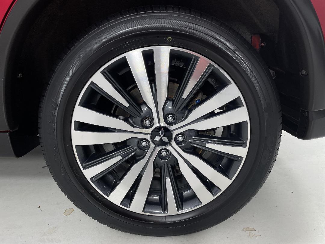 Photo '11' of Mitsubishi Outlander