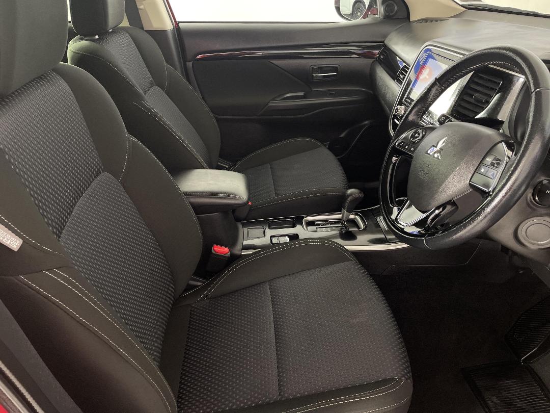 Photo '16' of Mitsubishi Outlander