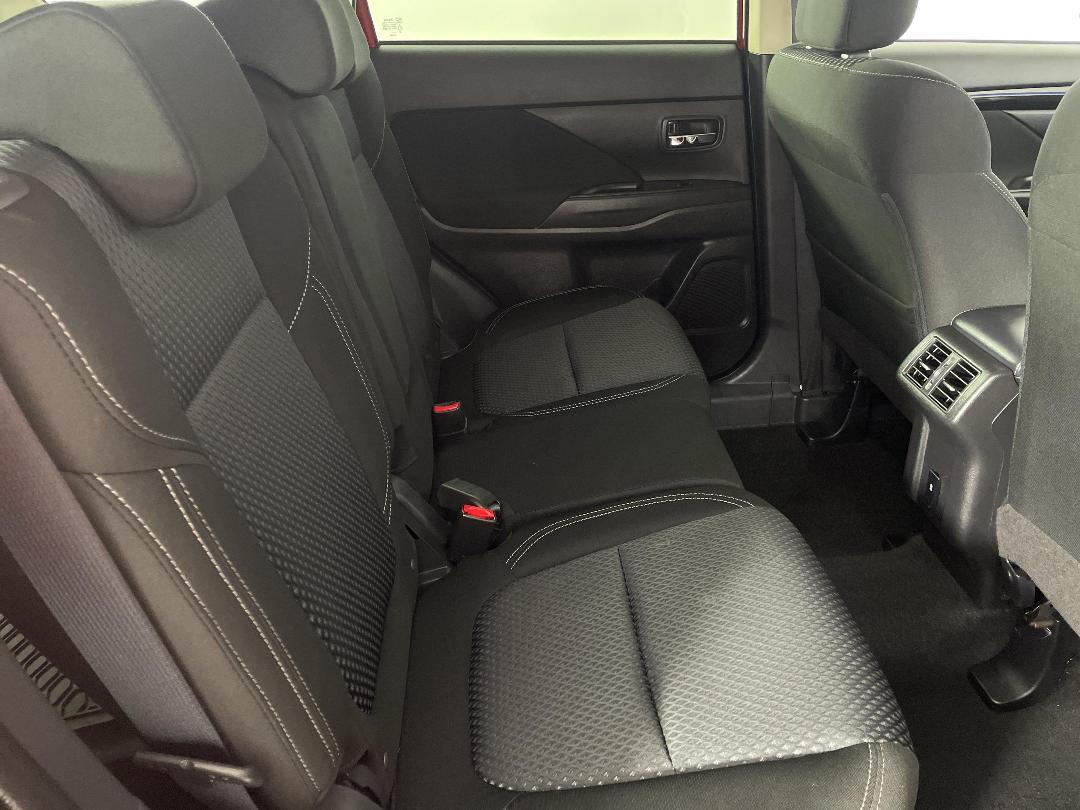 Photo '20' of Mitsubishi Outlander