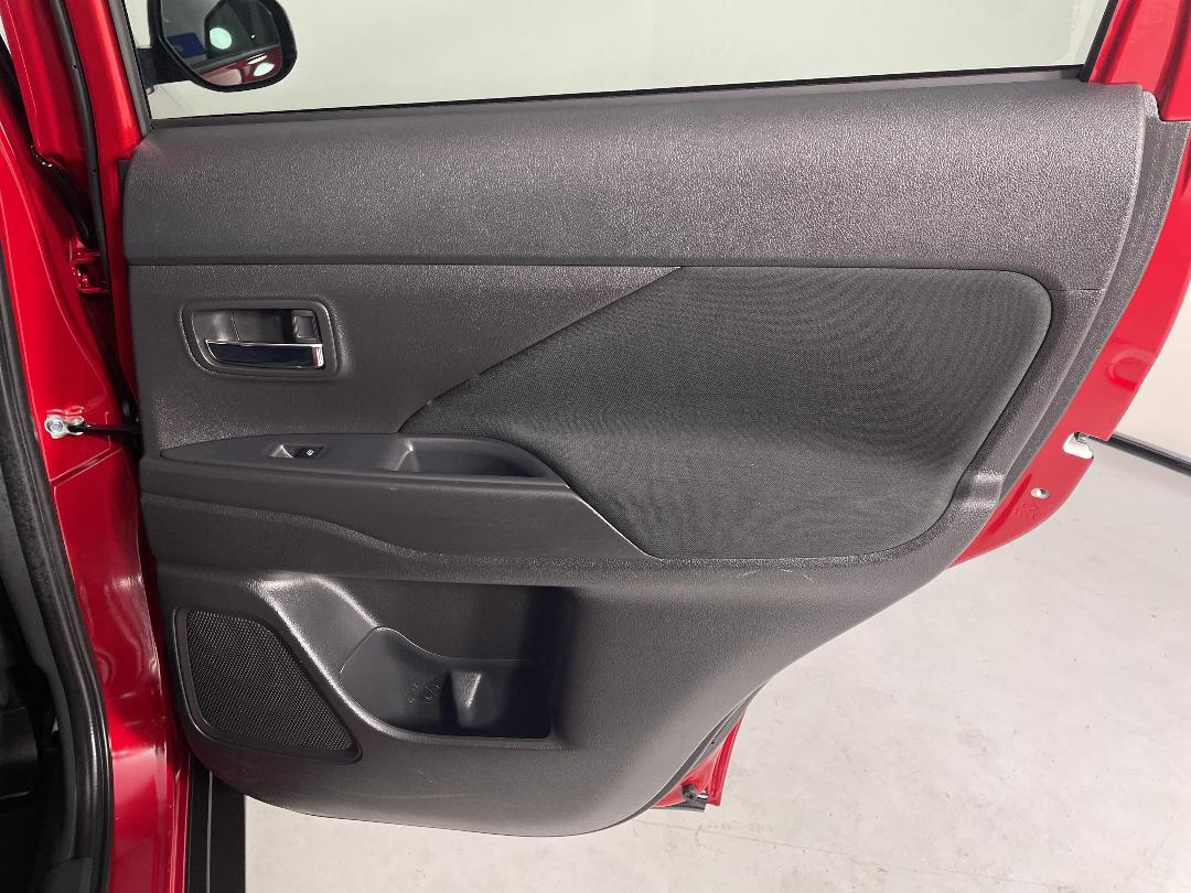 Photo '19' of Mitsubishi Outlander