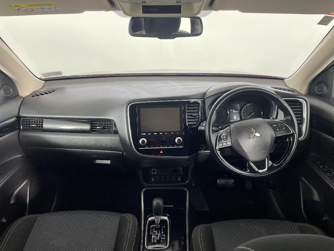 Photo '17' of Mitsubishi Outlander