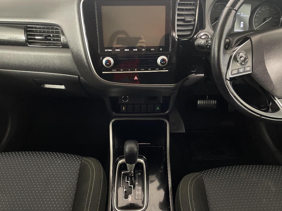 Photo '18' of Mitsubishi Outlander