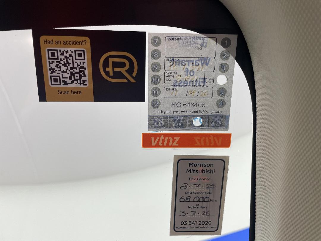 Photo '30' of Mitsubishi Outlander