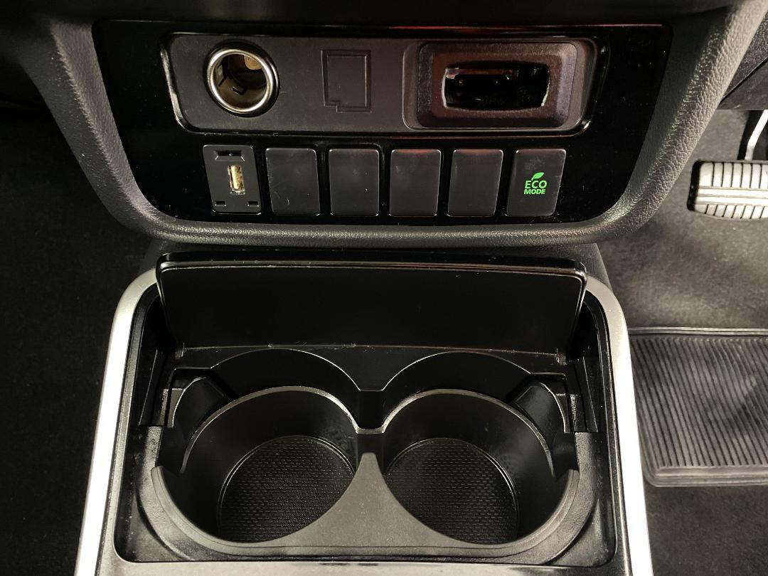 Photo '28' of Mitsubishi Outlander