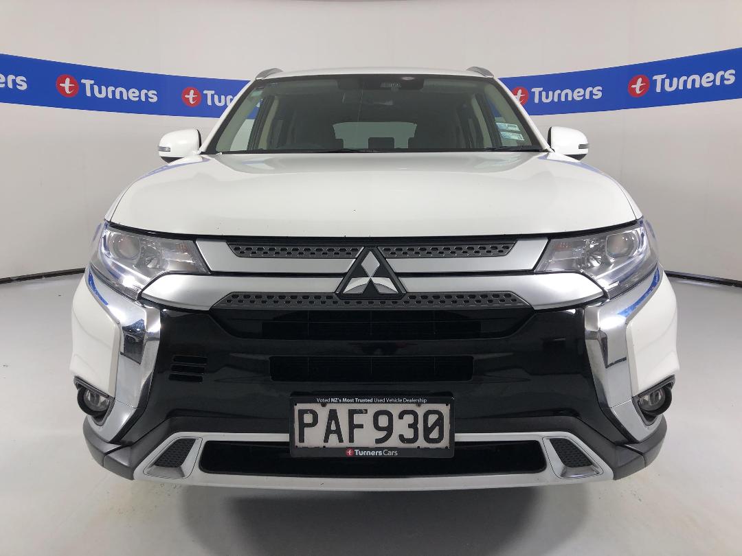 Photo '2' of Mitsubishi Outlander