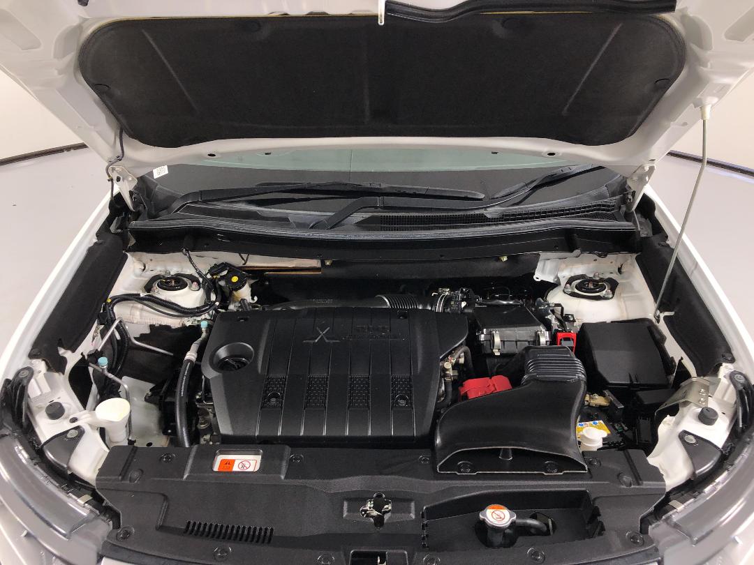 Photo '13' of Mitsubishi Outlander