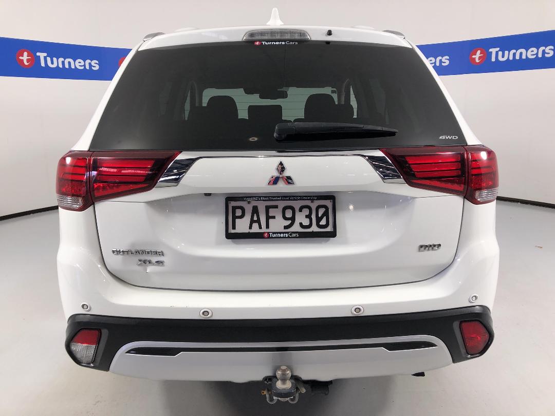 Photo '6' of Mitsubishi Outlander