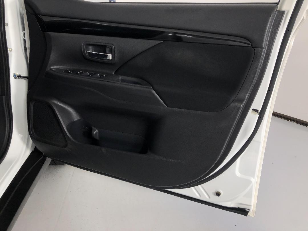 Photo '15' of Mitsubishi Outlander