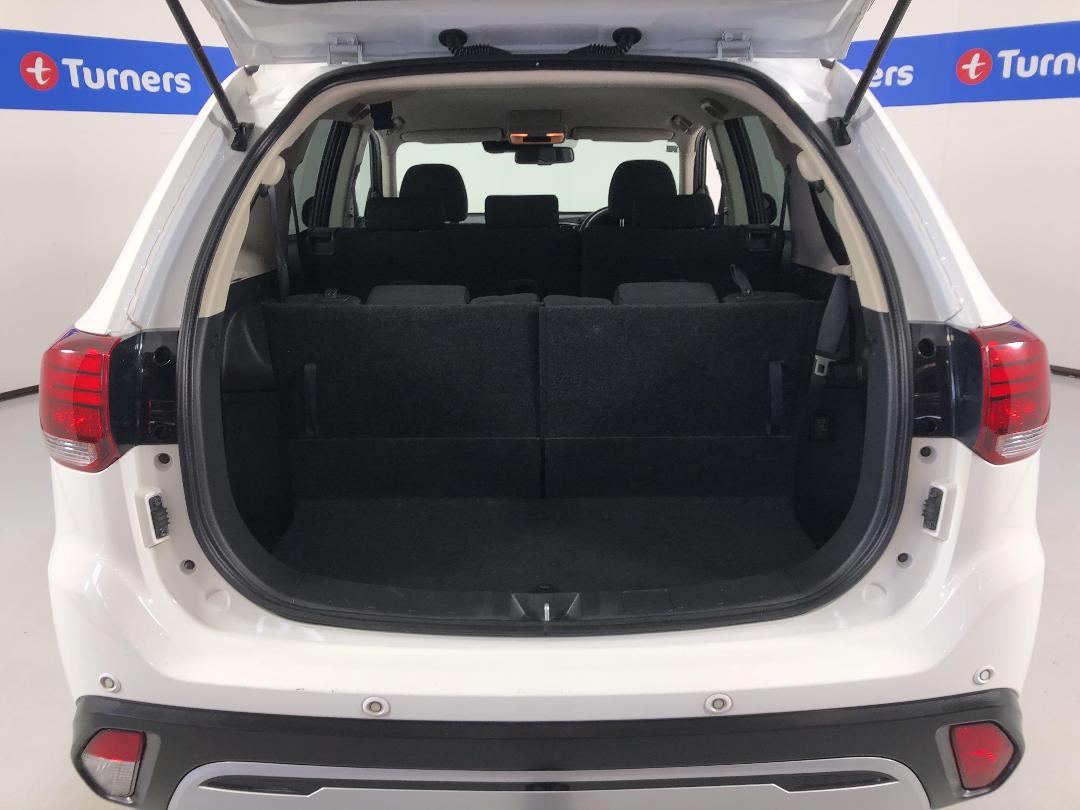 Photo '14' of Mitsubishi Outlander