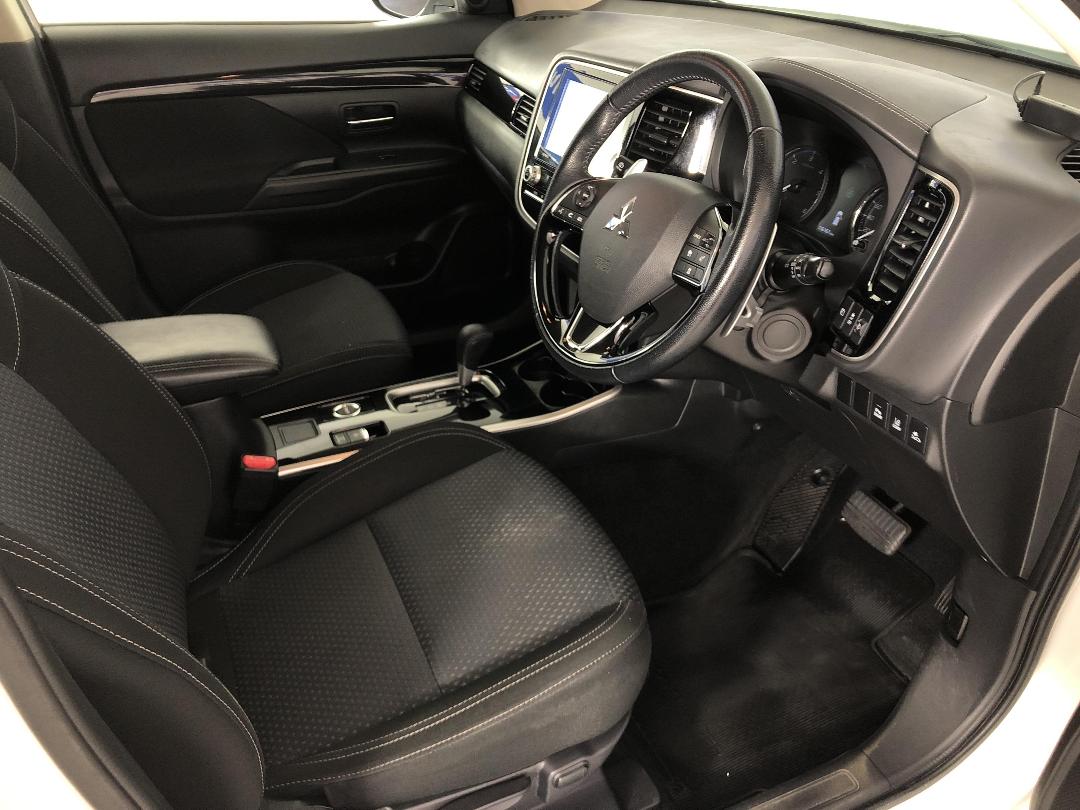 Photo '16' of Mitsubishi Outlander