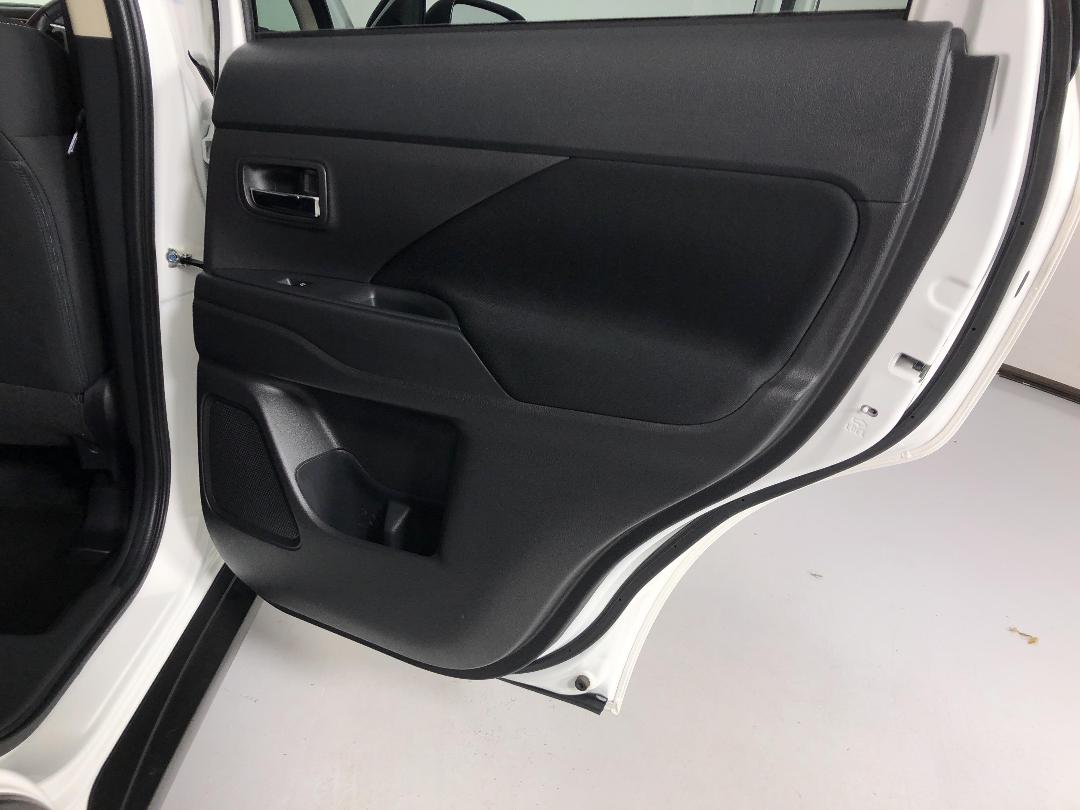 Photo '19' of Mitsubishi Outlander