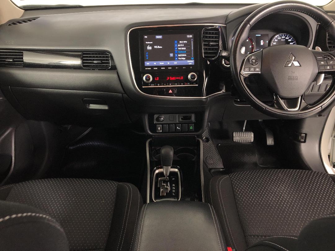 Photo '17' of Mitsubishi Outlander