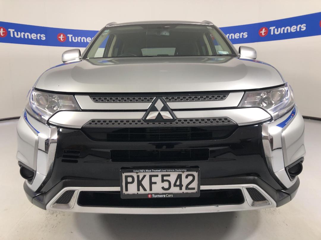 Photo '2' of Mitsubishi Outlander