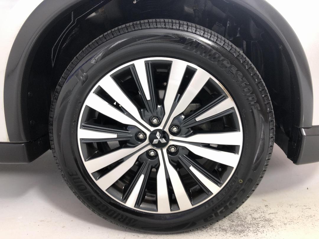 Photo '9' of Mitsubishi Outlander