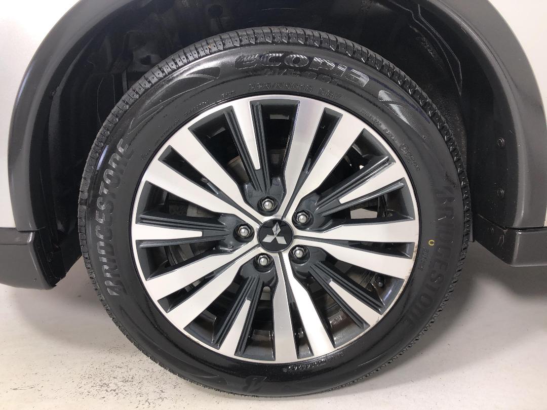 Photo '10' of Mitsubishi Outlander