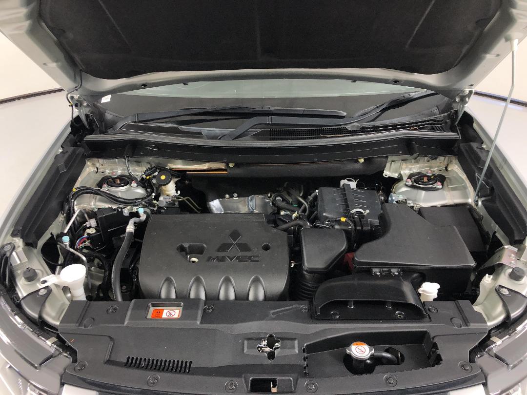 Photo '13' of Mitsubishi Outlander