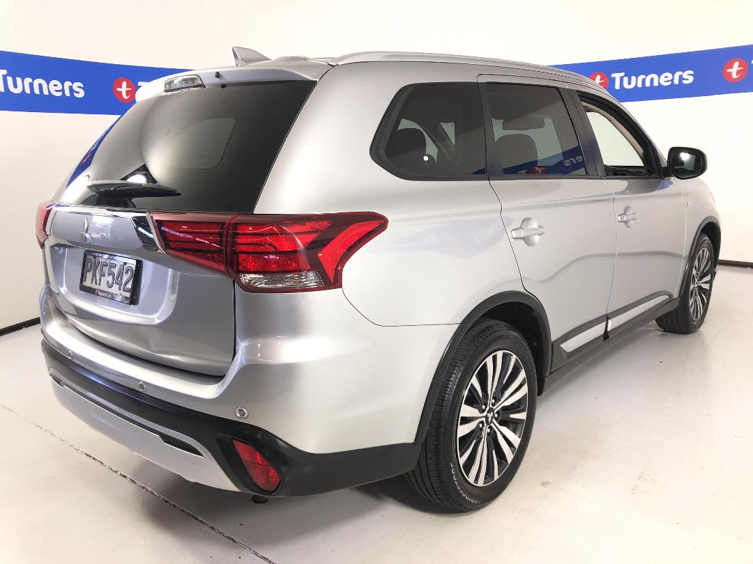 Photo '7' of Mitsubishi Outlander