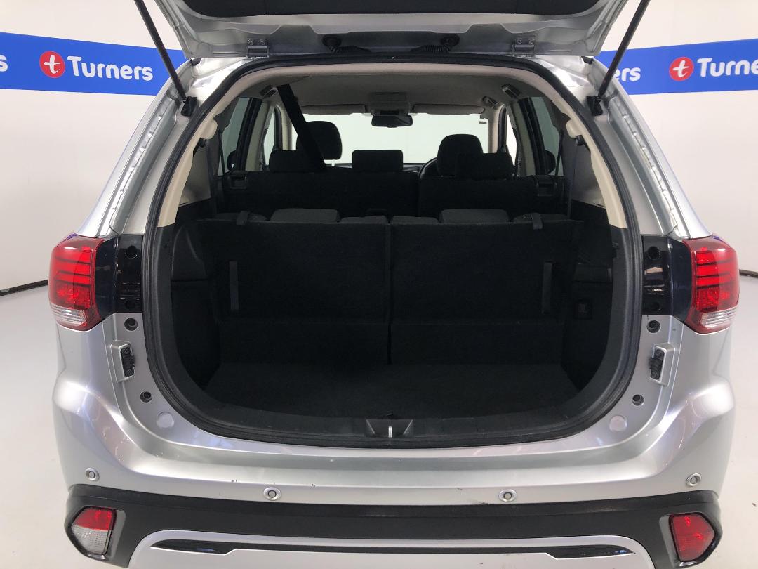 Photo '14' of Mitsubishi Outlander